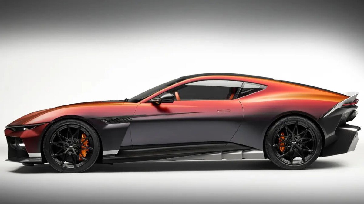 INTRODUCING THE ASTON MARTIN VALEN