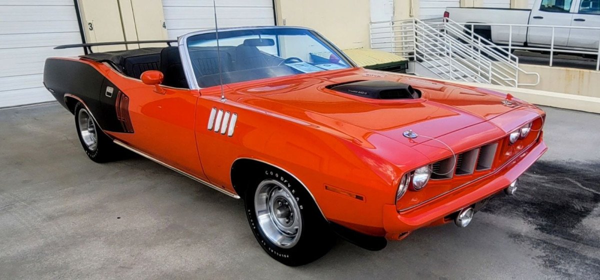  1971 PLYMOUTH CUDA CONVERTIBLE 440 SIX-PACK 4-SPEED SELLS PRIVATELY FOR $1.975 MILLION