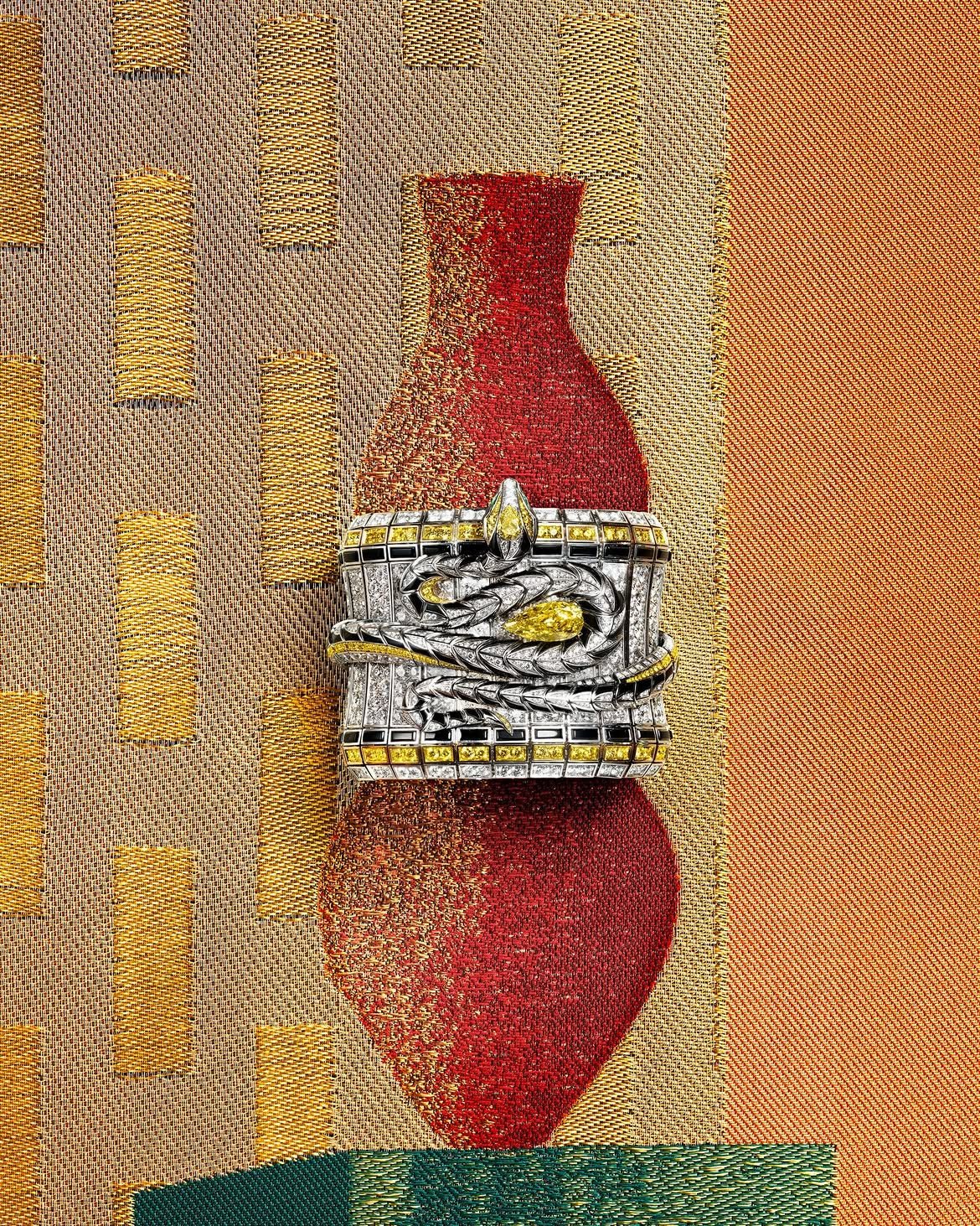 صيحات المجوهرات الفاخرة 2026: عام الأحجار الجريئة والتصاميم التي تروي حكاية
