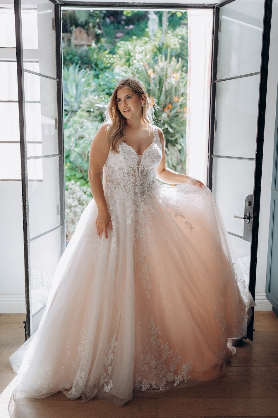   STELLA YORK LAUNCHES NEW BRIDAL COLLECTION