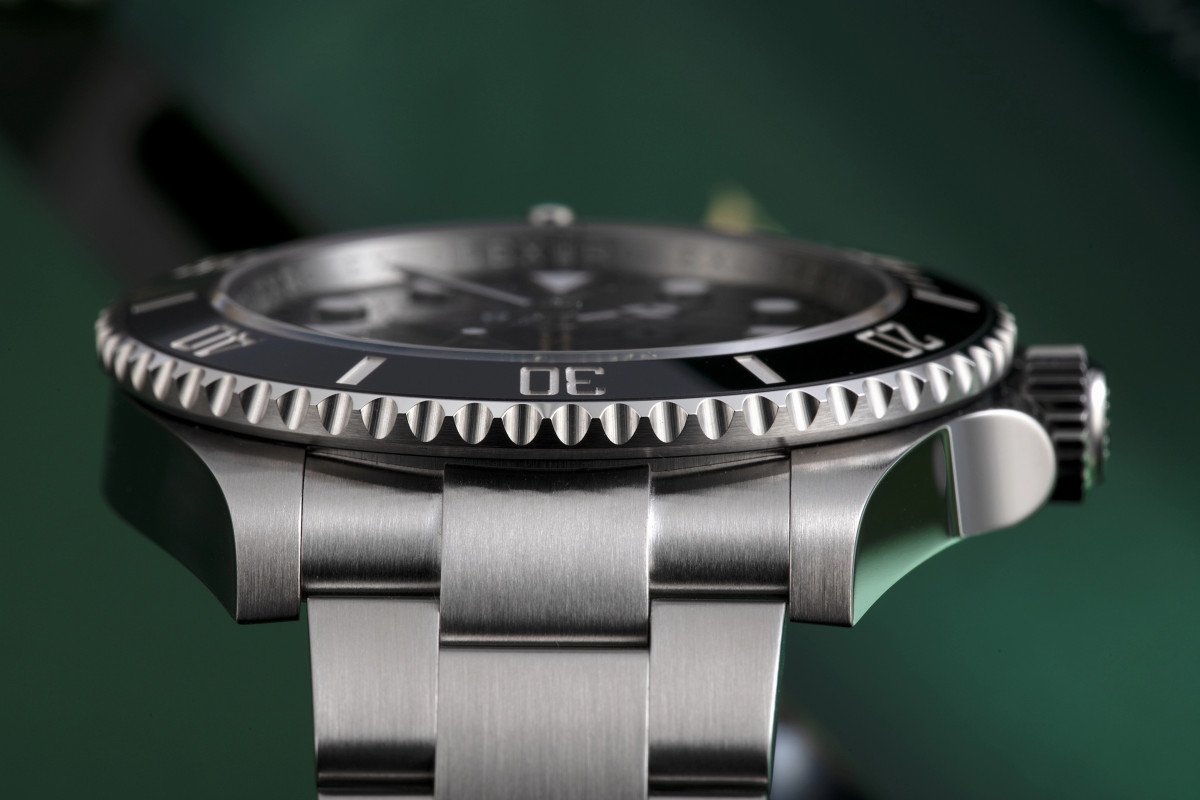  DIAMOND MARKET TURMOIL PUSHES LUXURY BUYERS TOWARD WATCHES