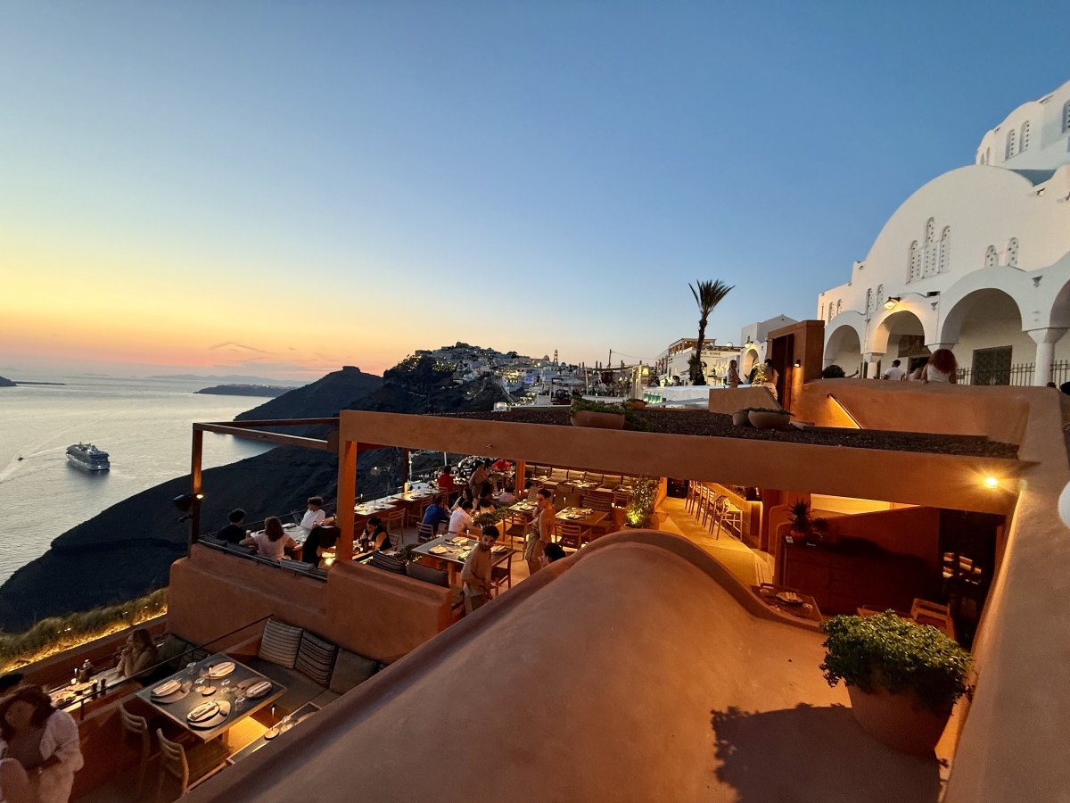   RIZES GASTRO TAVERNA - A CULINARY ODE TO THE ROOTS OF SANTORINI