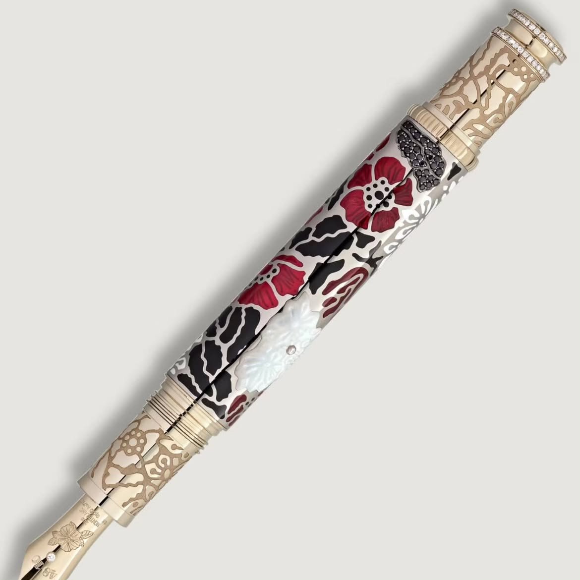 حبرٌ بطعم الأساطير:  Montblanc’s تعيد إحياء "دراكولا" بقلم قيمته  223 ألف دولار 