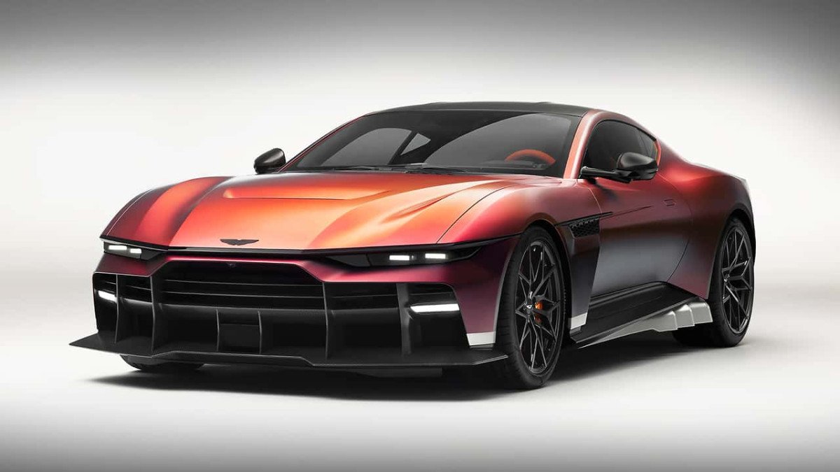  INTRODUCING THE ASTON MARTIN VALEN