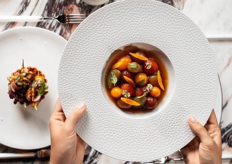  LONDON’S CELEBRATED ISABEL MAYFAIR OPENS ITS FIRST INTERNATIONAL LOCATION IN ABU DHABI