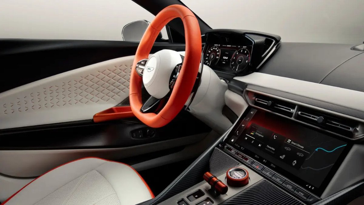  INTRODUCING THE ASTON MARTIN VALEN