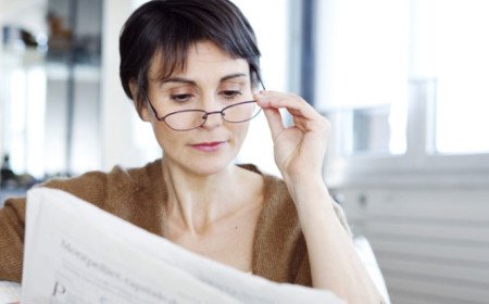 4 علاجات معتمدة لتقليل الحاجة إلى نظارات القراءة