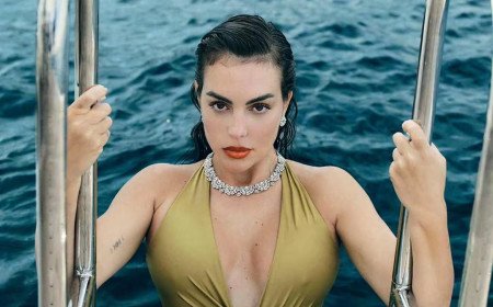 جورجينا رودريغيز تتوهج بـ54.13 قيراطاً من الألماس على شواطئ مايوركا