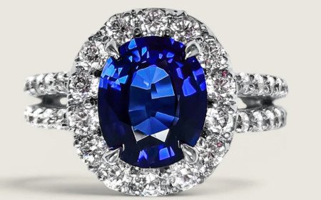 THE SOVEREIGN SAPPHIRE RING BY FANTASIA DE SERIO