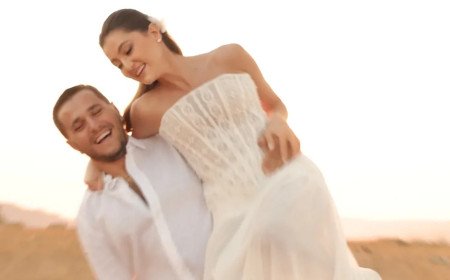 دانا الحلاني تبدأ العد التنازلي لزفافها بإطلالة رومانسية بالكورسيه والدانتيل