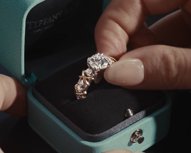  TIFFANY & CO. CELEBRATES LOVE IN ALL ITS FORMS WITH NEW LOVE & CELEBRATION CAMPAIGN STARRING MIKEY MADISON