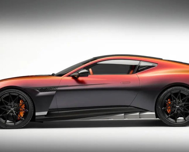  INTRODUCING THE ASTON MARTIN VALEN
