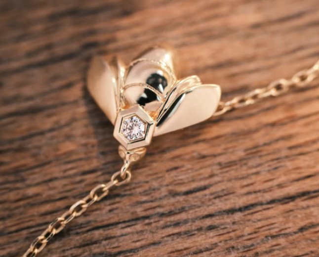  CHAUMET UNVEILS ITS FIRST HIGH JEWELRY CREATION IN TRACEABLE GOLD