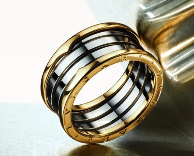 كيف أعادت إبداعات "بولغري Bulgari" سحر الذهب والفولاذ؟
