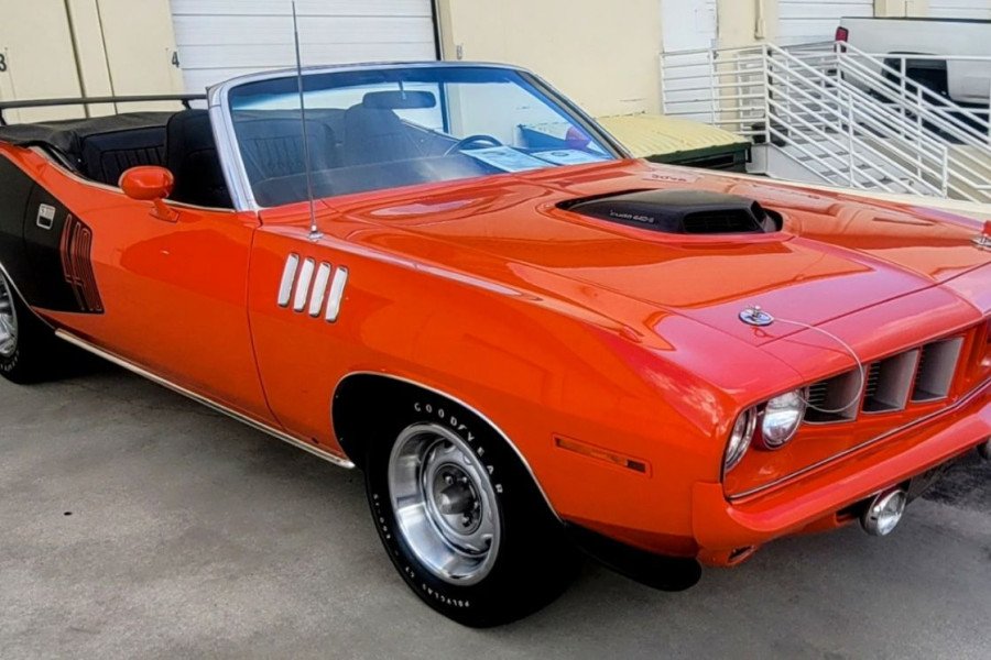  1971 PLYMOUTH CUDA CONVERTIBLE 440 SIX-PACK 4-SPEED SELLS PRIVATELY FOR $1.975 MILLION
