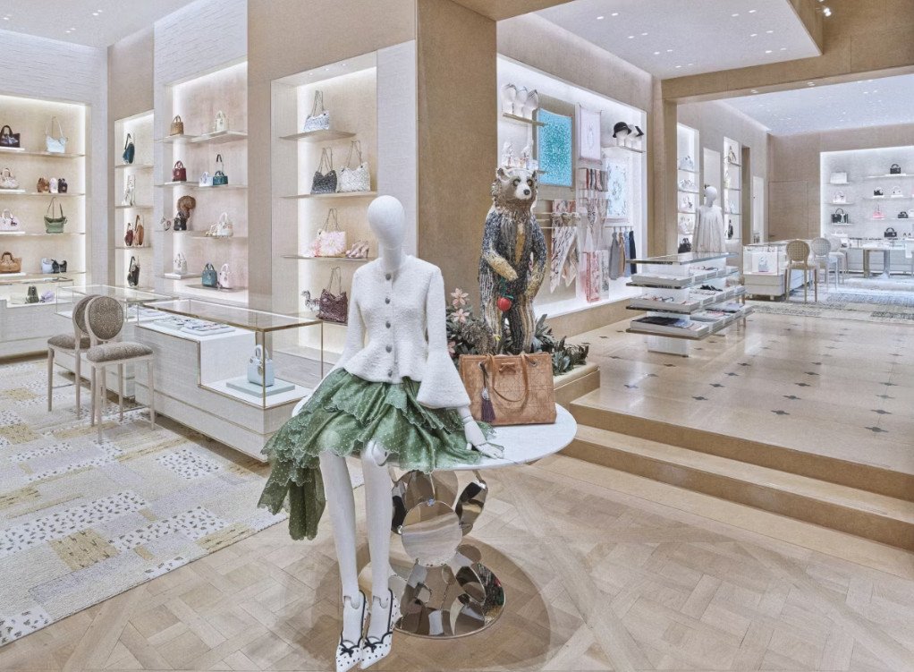  DIOR OPENS HOUSE OF DIOR FLAGSHIP IN MILAN ON VIA MONTE NAPOLEONE
