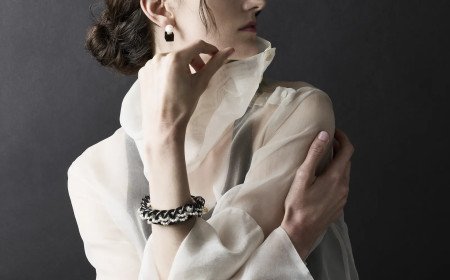 مجموعة Eclipse من Melanie Georgacopoulos: لآلئ تضيء قلب العتمة