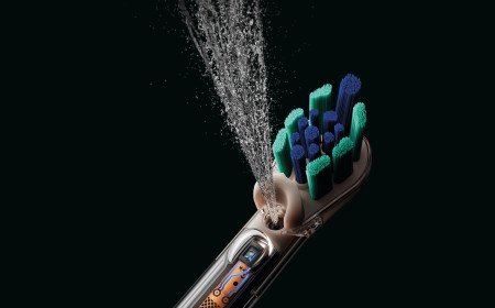  DYSON CAMERAJET: THE FIRST TOOTHBRUSH WITH A CAMERA AND A JET, TO TARGET THE GAPS AND REMOVE PLAQUE BETWEEN YOUR TEETH