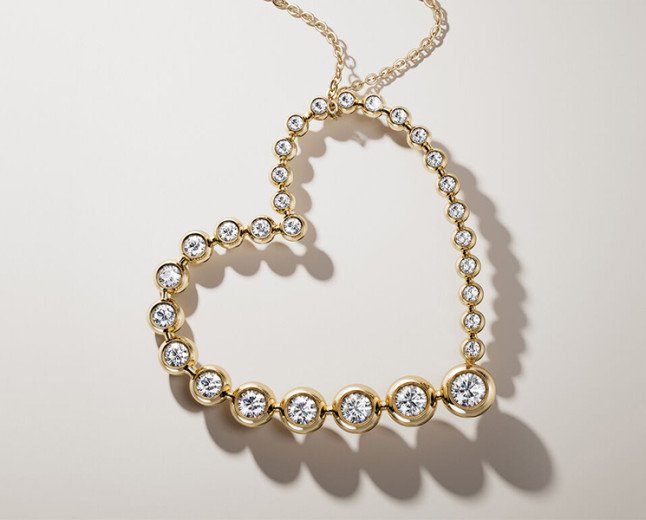   HEARTS ON FIRE LAUNCHES SPECIAL EDITION 30TH ANNIVERSARY HEART PENDANT