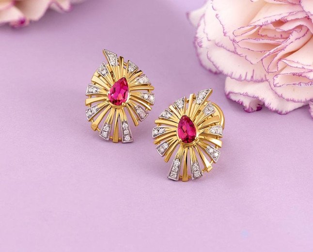   WITH GOLD NEAR RECORD HIGHS, TANISHQ OFFERS BUYERS A RATE LOCK FOR DHANTERAS AND DIWALI