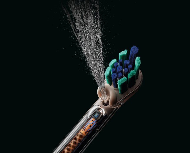  DYSON CAMERAJET: THE FIRST TOOTHBRUSH WITH A CAMERA AND A JET, TO TARGET THE GAPS AND REMOVE PLAQUE BETWEEN YOUR TEETH