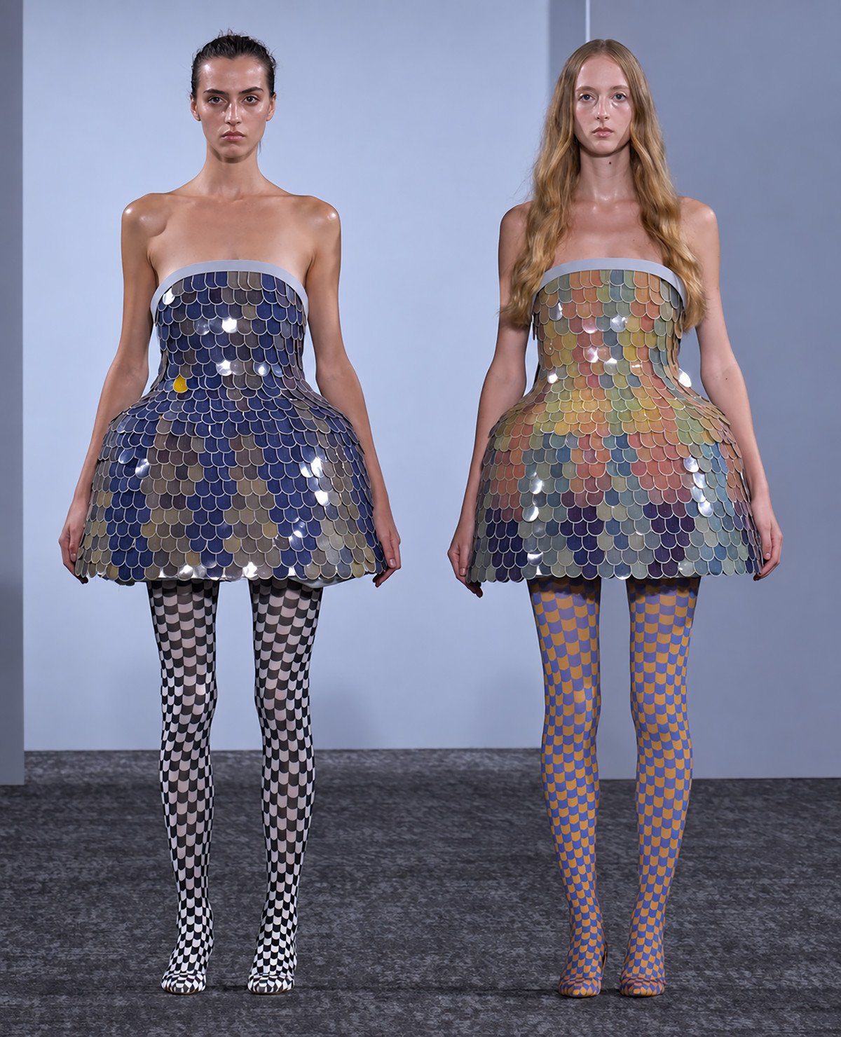 E INK AND ANREALAGE DEBUT COLOR-CHANGING DRESSES AT PARIS FASHION WEEK