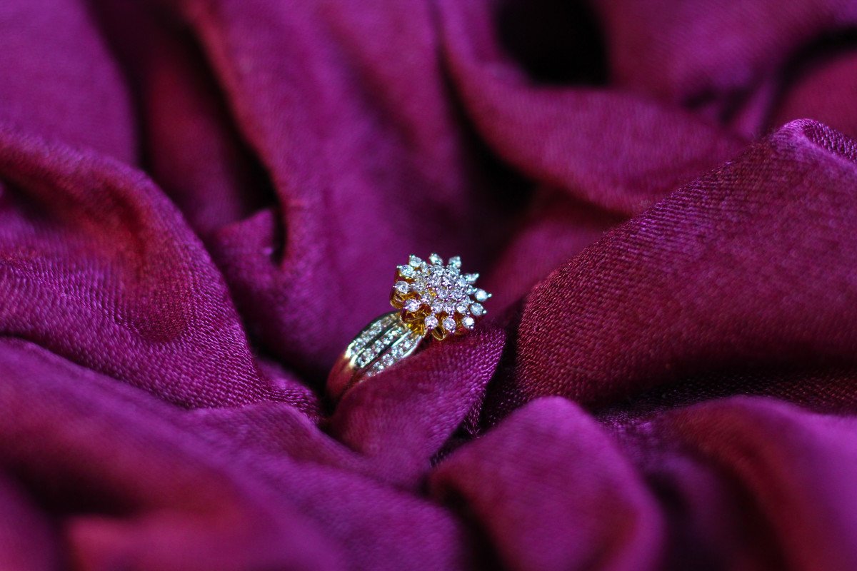 SELLING DIAMOND RINGS IN LONDON — WHY SPECIALIST BUYERS OFFER MORE THAN HIGH STREET JEWELERS