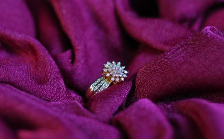 SELLING DIAMOND RINGS IN LONDON — WHY SPECIALIST BUYERS OFFER MORE THAN HIGH STREET JEWELERS
