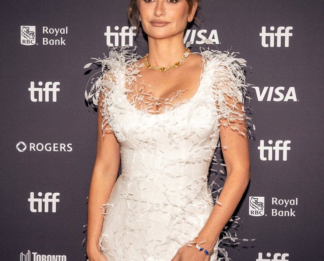 PENÉLOPE CRUZ WEARS ZOYA HIGH JEWELRY ON TIFF RED CARPET, PREVIEWING UPCOMING SPICE-INSPIRED COLLECTION