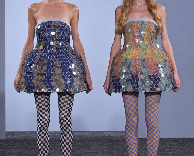 E INK AND ANREALAGE DEBUT COLOR-CHANGING DRESSES AT PARIS FASHION WEEK