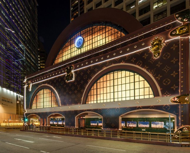  LOUIS VUITTON’S ART OF TRAVEL PULLS INTO THE STATION AT LOUIS VUITTON CENTRAL STATION – THE LANDMARK POP-UP IN HONG KONG