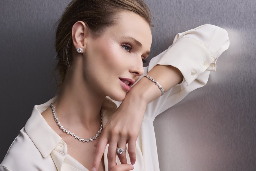  BLUE NILE ENTERS NEW CHAPTER IN NATURAL DIAMONDS WITH ROYAL ASSCHER