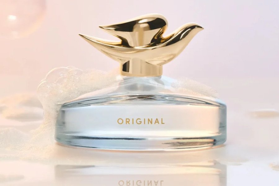   THE SCENT OF THE SHOWER, BOTTLED: DOVE LAUNCHES ITS FIRST-EVER FINE FRAGRANCE IN A ONE-TIME SOCIAL DROP